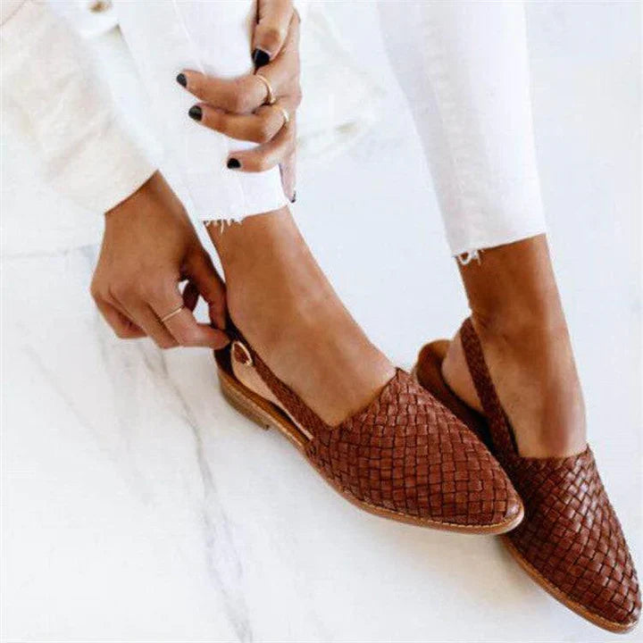 Clara - geflochtene cognac slipper