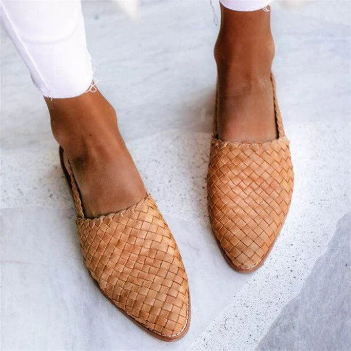 Clara - geflochtene cognac slipper