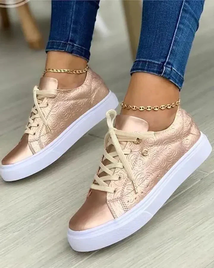 Schicke sneakers mit gold-detail