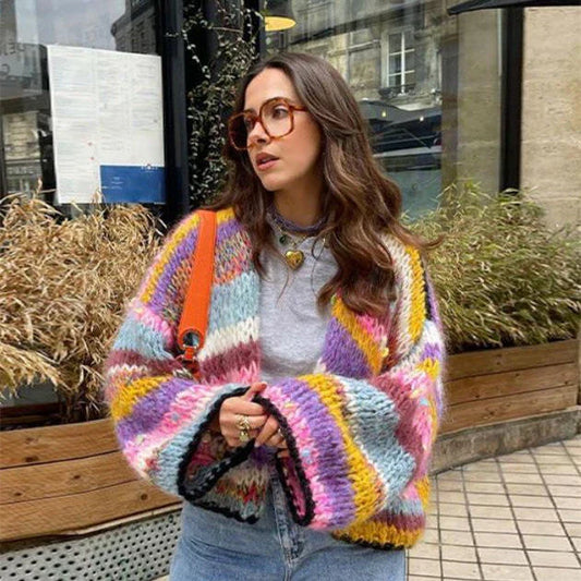 Emily – karierter cardigan mit regenbogenstreifen